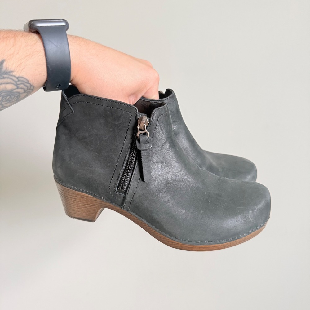 Dansko Max Black Leather Ankle Boots Wood Grain Block Heel Side Zip Womens 37 - Picture 1 of 8